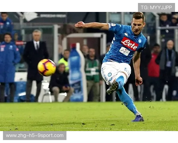 意甲那不勒斯边路配合精妙,禁区多次建立威胁